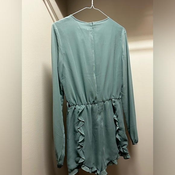 Glamorous Romper with frill shorts - Picture 2 of 2